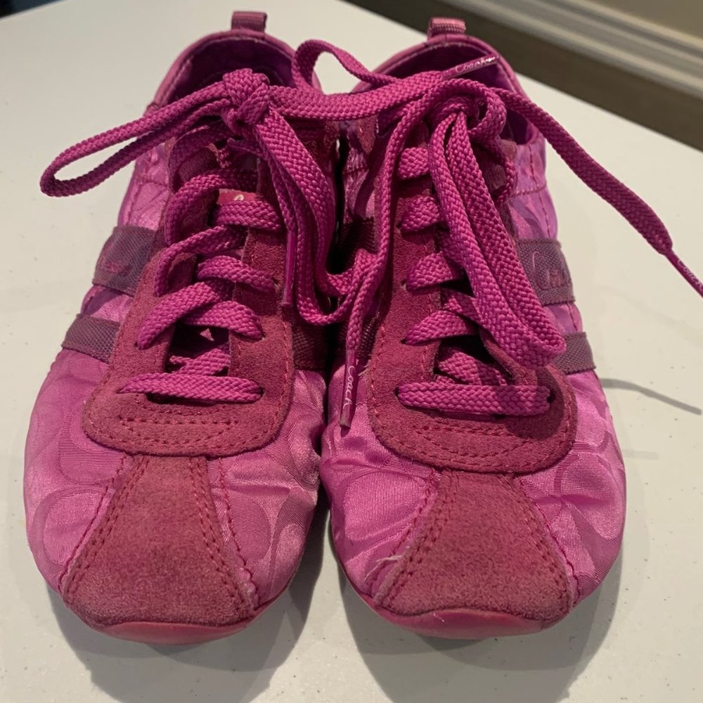 Women Coach Shoe in Pink